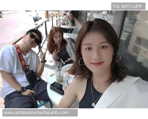 足球明星们的妻子们美丽瞬间大集合让我们一同欣赏她们的风采与魅力