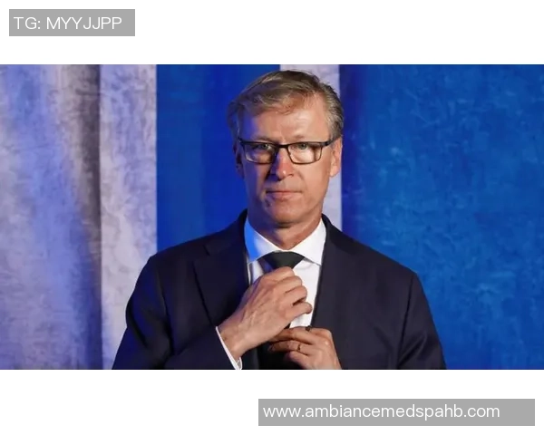 足球明星背后的爱情代价与荣耀交织的心路历程 足球明星背后的爱情代价与荣耀交织的心路历程